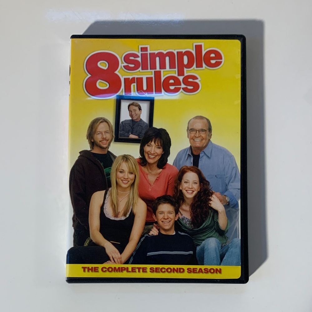 🍿8 Simple Rules DVD - Complete Second Season